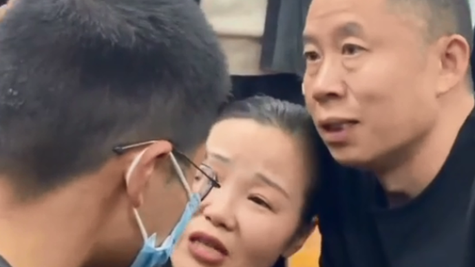 《亲爱的》原型认亲现场 妈妈：爸爸妈妈对你很好？孙卓：非常好