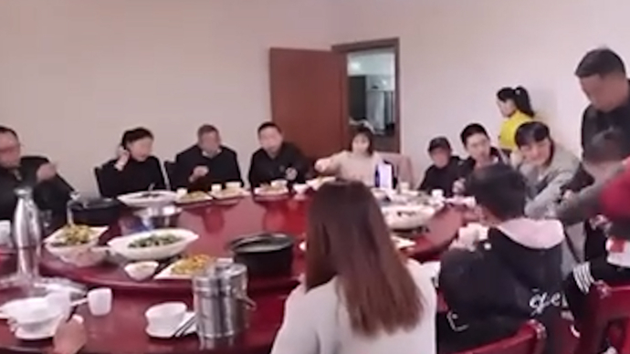 果然视频丨迟来14年，孙海洋孙卓一家在湖北老家吃上团圆饭