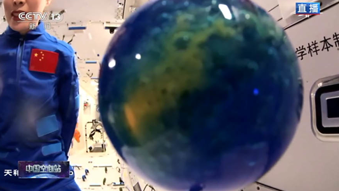 “天宫课堂”太美了！蓝色水球遇到泡腾片，像是充满欢乐的地球