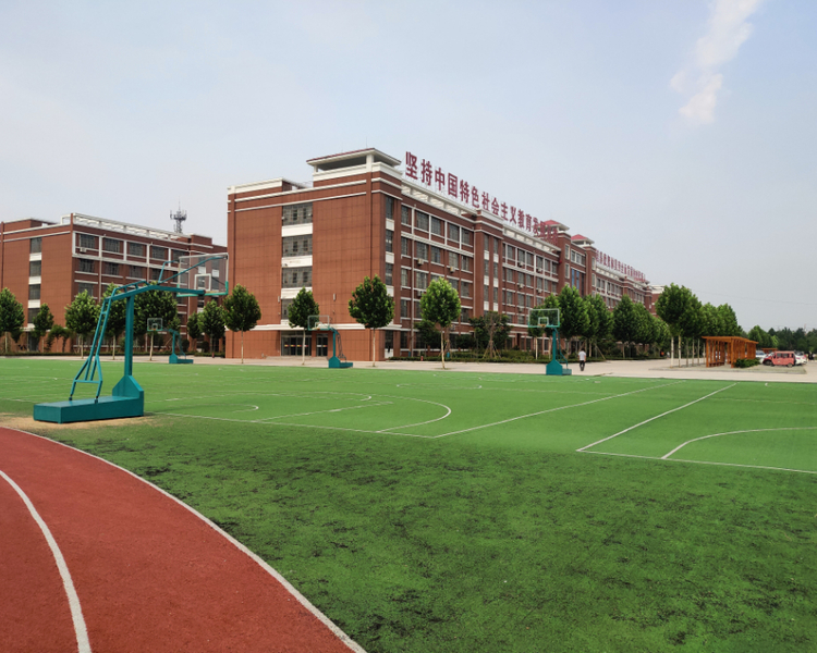 北辰实验学校以“创建值得学生回忆一生的学校”为办学目标，大力推行“班级民主自治管理”和“三课型阶梯化激情课堂模式”的教育教学改革，静心构建“书香校园、生态校园、和谐校园、幸福校园”。