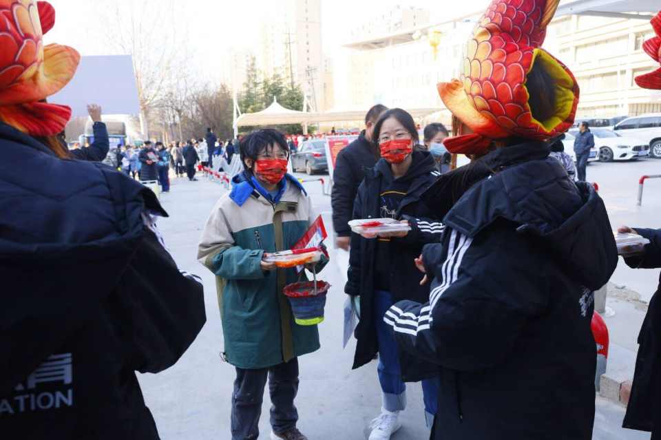 解剖图画板 玻璃瓶 艺考专家谈美术统考题：速写和色彩难度不小