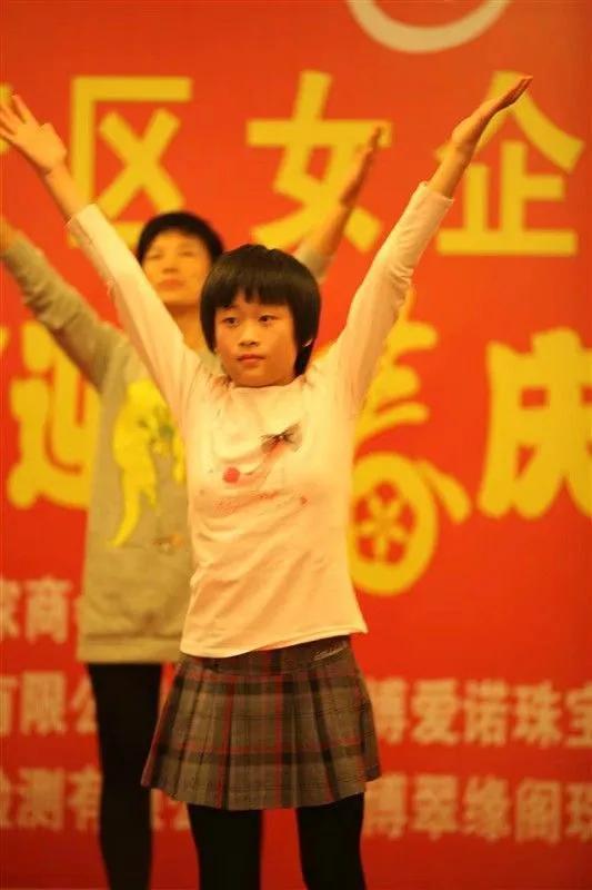 厚道齐地·美德淄博③丨张店女企业家商会：资助女孩重获新“声”