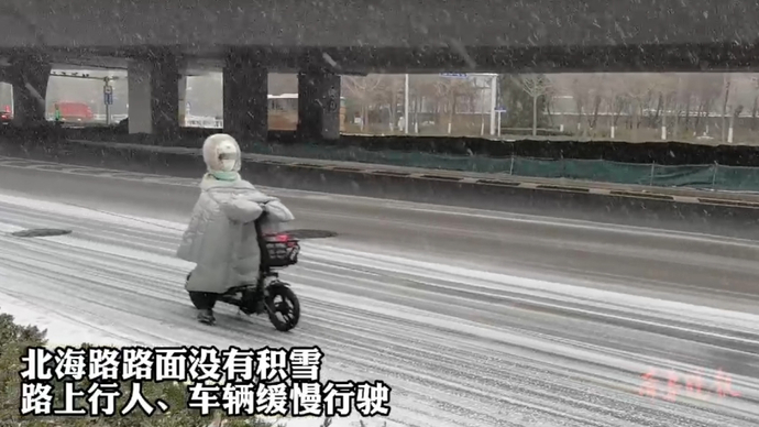 果然视频丨潍坊市区降雪，路上已现积雪