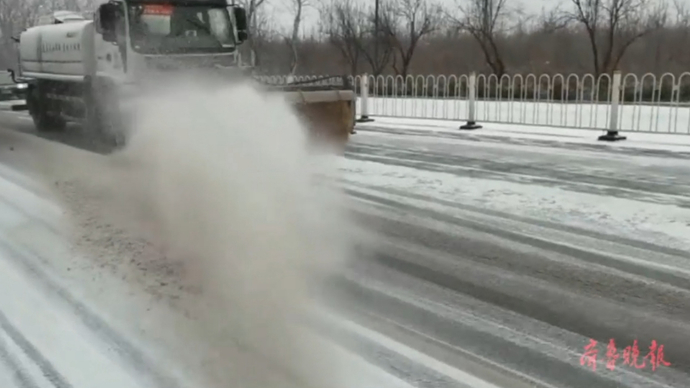 果然视频|为早高峰除雪开路