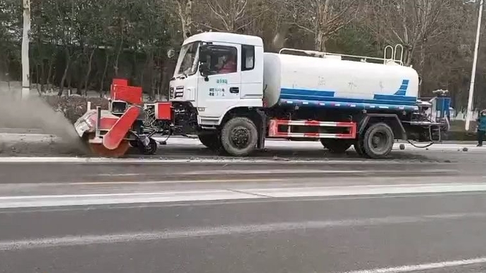 果然视频|让除雪车给俺开路！