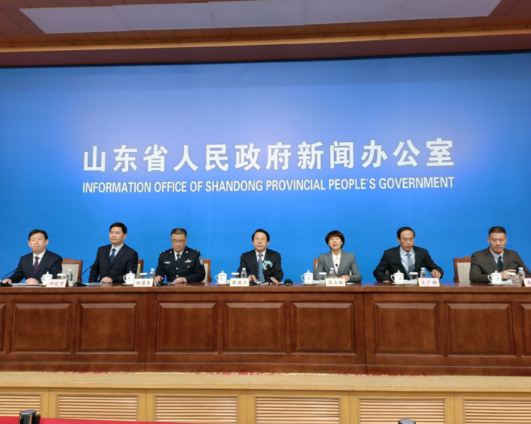 12月24日，山东省人民政府新闻办公室召开新闻发布会，介绍元旦、春节“两节”期间新冠肺炎疫情防控有关情况。