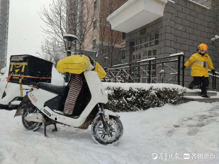 图集|烟台，大雪天里的劳动者