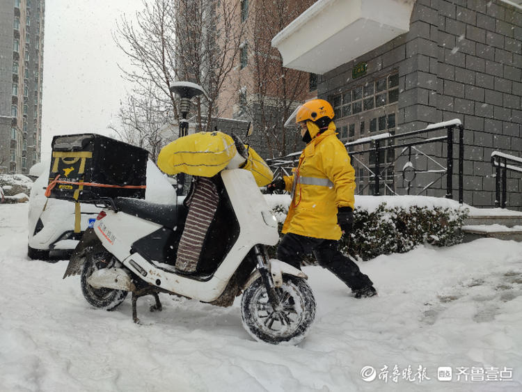 图集|烟台，大雪天里的劳动者