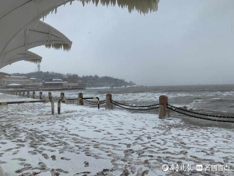 图集|冬日限定！烟台滨海广场护栏挂冰凌