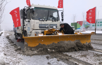 蹲点报告·寒战|以雪为令的烟台清雪人:连轴转，12小时没休息