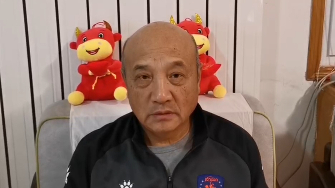 果然视频|山东泰山队提前三轮问鼎冠军，老帅殷铁生发来祝贺