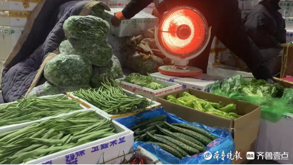 蹲点报告·寒战|黑夜当白天！凌晨4点探访寒夜里的滨州蔬菜市场