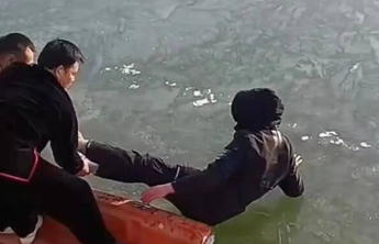 日照天天正能量丨退役不褪色！莒县俩退伍军人寒冬勇救落水者！