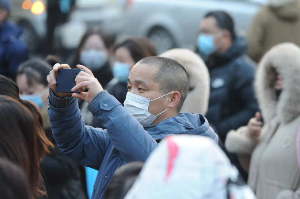 2022高考听力考试：考场外的目送和静候