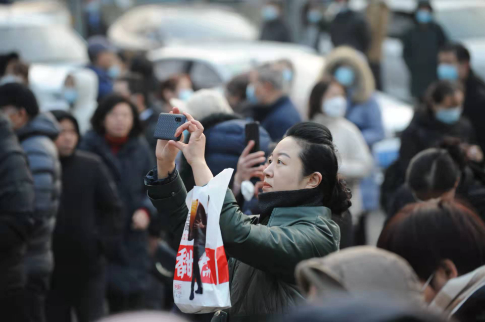 2022高考听力考试：考场外的目送和静候