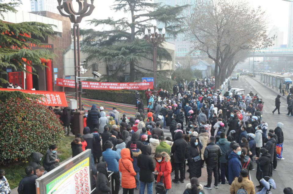 2022高考听力考试：考场外的目送和静候