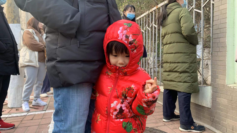 2022山东高考外语听力场外直击：最小“陪考人”