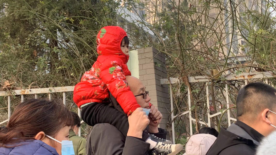 2022山东高考外语听力场外直击：最小“陪考人”