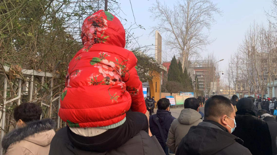 2022山东高考外语听力场外直击：最小“陪考人”