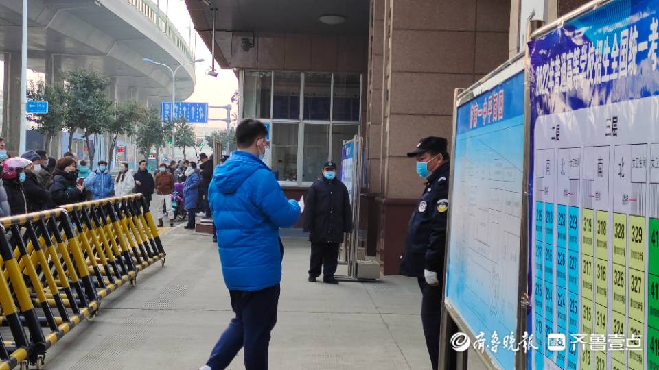 2022年山东高考外语听力考试开考，考生有两次听力考试机会