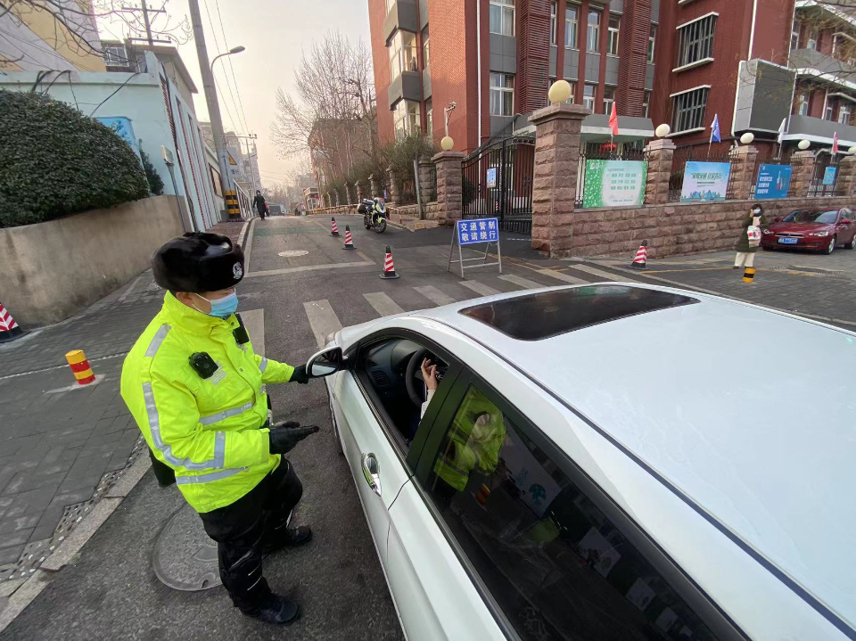 听力考试开始，山师北街临时交通管制禁行机动车