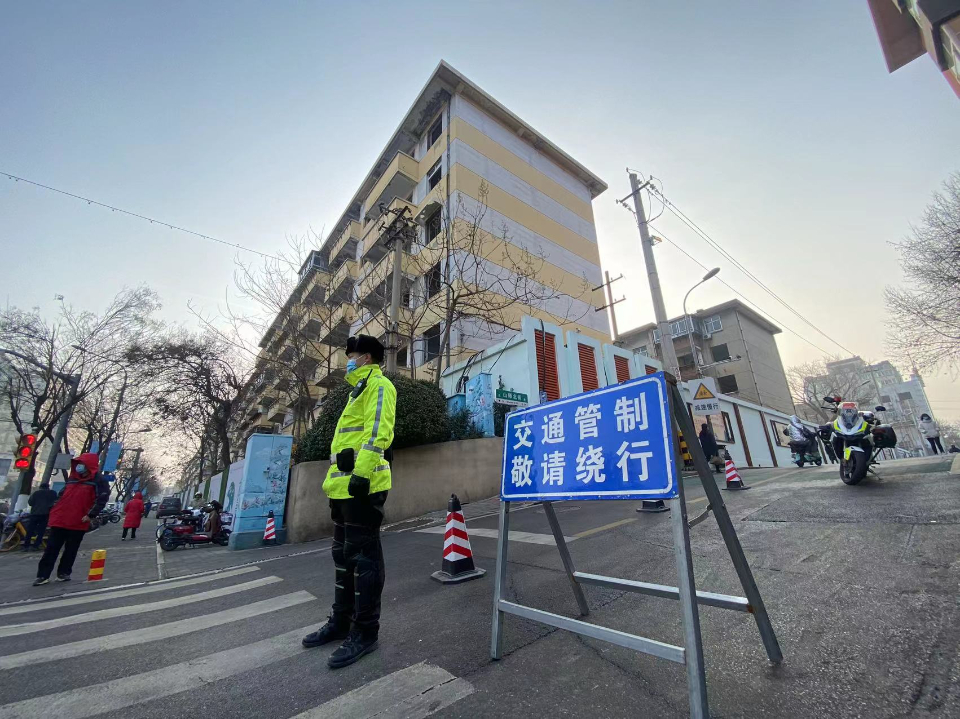 听力考试开始，山师北街临时交通管制禁行机动车