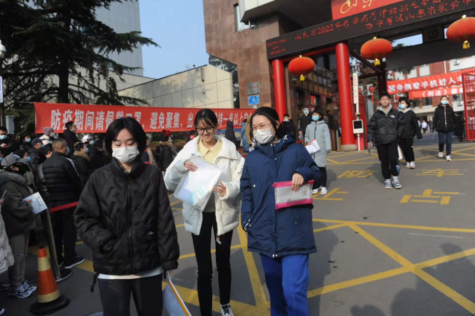 2022山东高考外语听力考试结束，许多同学信心满满