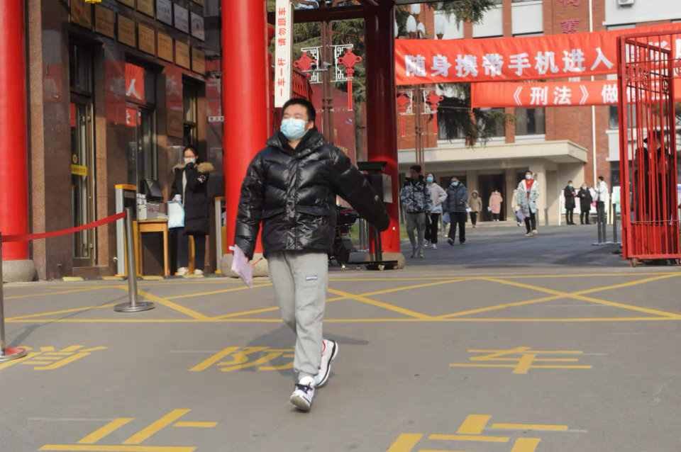 2022山东高考外语听力考试结束，许多同学信心满满