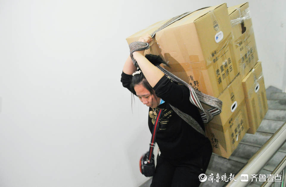 拾光|见过女搬家工吗?济南27岁母亲做搬家一姐,扛出幸福生活-齐鲁晚报