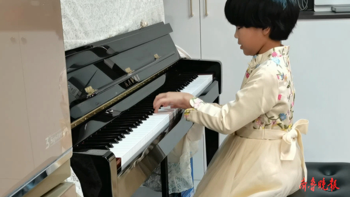 端上春晚|济南市历城区东城实验小学:钢琴《儿歌连奏》