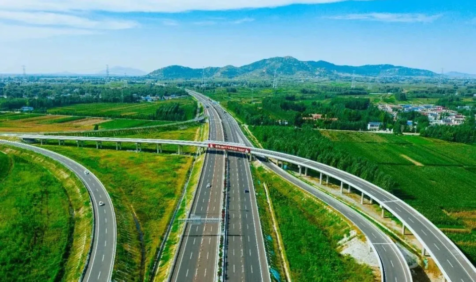 京台泰安至枣庄段成全国最长智慧高速济青中线智慧高速建设启动