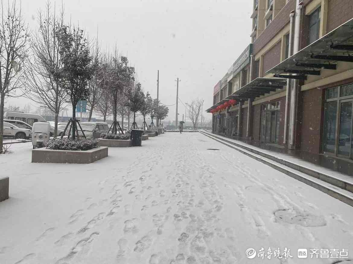 济南继续发布道路结冰黄色预警，本次降雪将持续至22日夜间