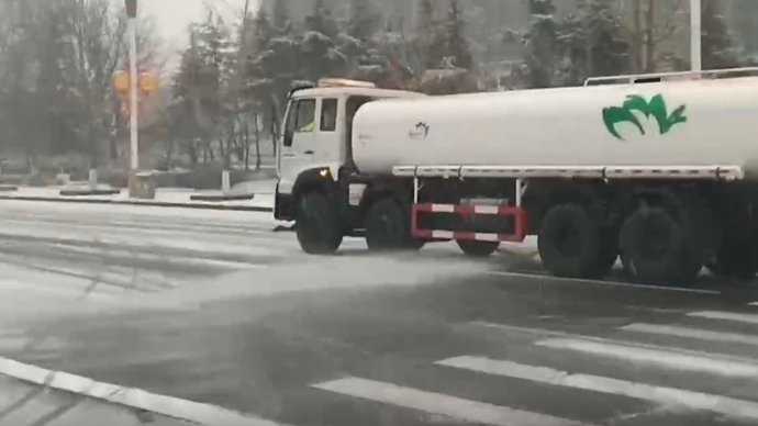 果然视频｜直击济南城管清雪除冰现场！