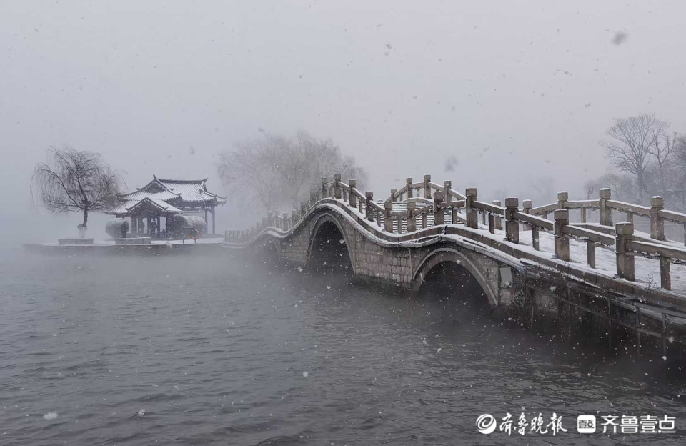 情报站|烟波浩渺宛如仙境！雪中的济南大明湖有多美？一起看看吧