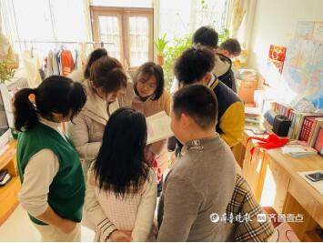 省下生活费买礼物，山东科技大学5名大学生还为孩子辅导功课
