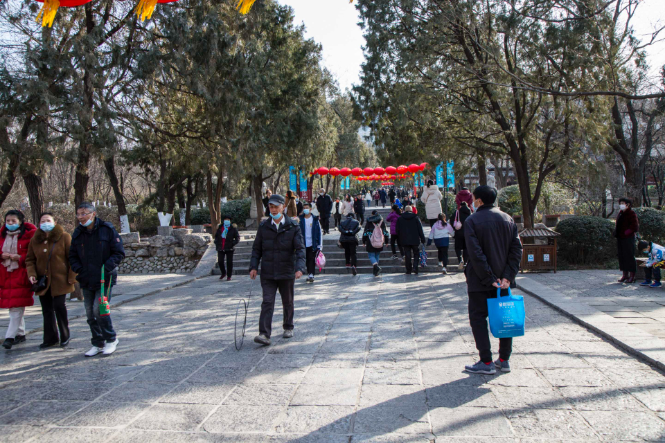 壹粉过大年|春节去哪玩？登高祈福贺新春，济南千佛山景区人气旺