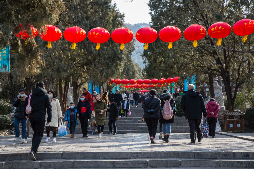 壹粉过大年|春节去哪玩？登高祈福贺新春，济南千佛山景区人气旺