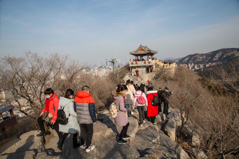 壹粉过大年|春节去哪玩？登高祈福贺新春，济南千佛山景区人气旺