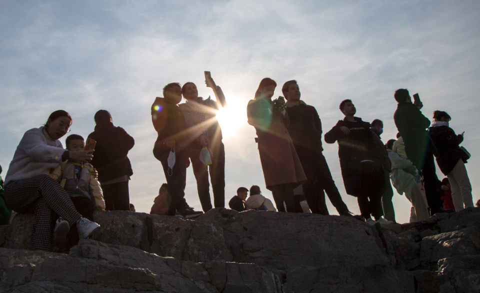 壹粉过大年|春节去哪玩？登高祈福贺新春，济南千佛山景区人气旺