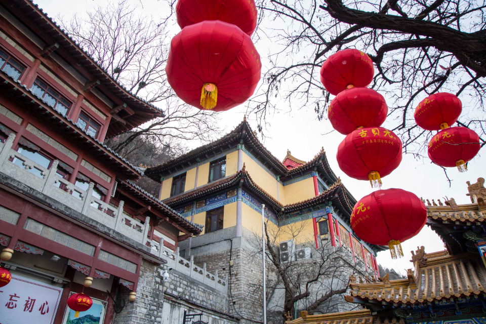 壹粉过大年|春节去哪玩？登高祈福贺新春，济南千佛山景区人气旺