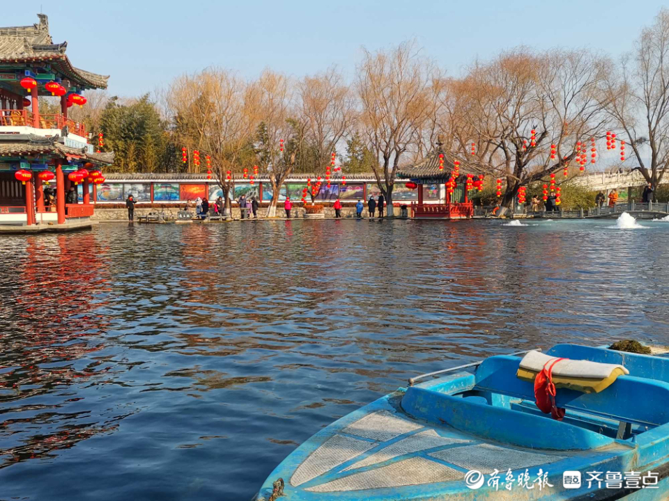 壹粉过大年|赏泉赏景啦！济南百脉泉公园泉水撒欢喷涌，煞是喜人