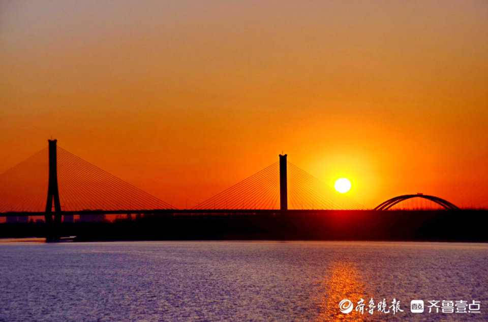 壹粉过大年|水天一色，夕阳余晖！早春夕阳下黄河落日美如画