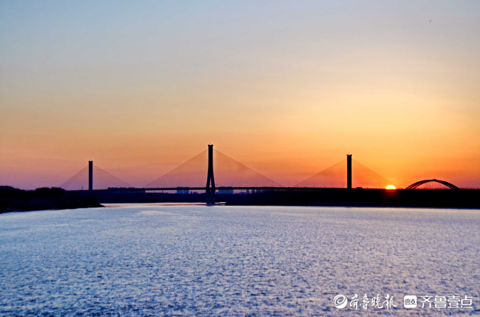 壹粉过大年|水天一色，夕阳余晖！早春夕阳下黄河落日美如画