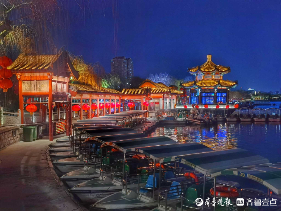 壹粉过大年|这里夜景美极了！漫步济南大明湖赏景游玩，好不惬意