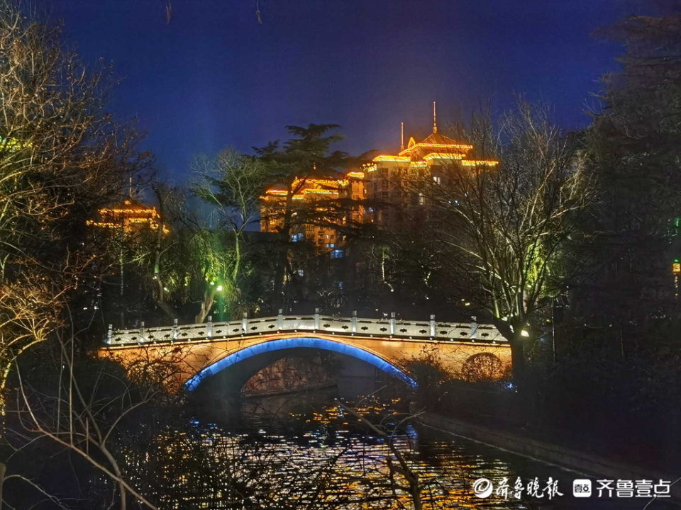 壹粉过大年|这里夜景美极了！漫步济南大明湖赏景游玩，好不惬意
