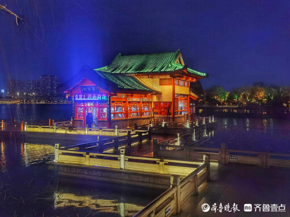 壹粉过大年|这里夜景美极了！漫步济南大明湖赏景游玩，好不惬意