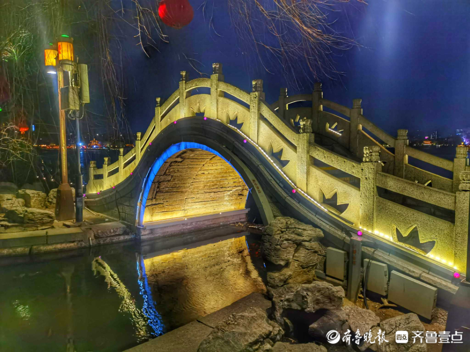 壹粉过大年|这里夜景美极了！漫步济南大明湖赏景游玩，好不惬意