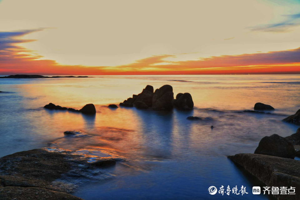 壹粉过大年|流金溢彩！日照灯塔海滨彩霞漫天，初六开启幸福返程