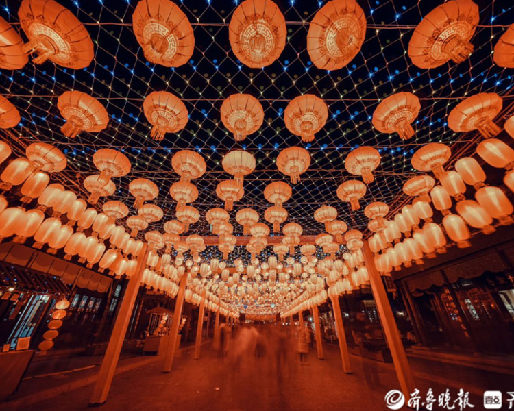 齐鲁晚报·齐鲁壹点陪您互动过大年，通过缤纷多彩的线上线下福利活动，与手机另一端的您一起深度互动，开启缤纷2022。