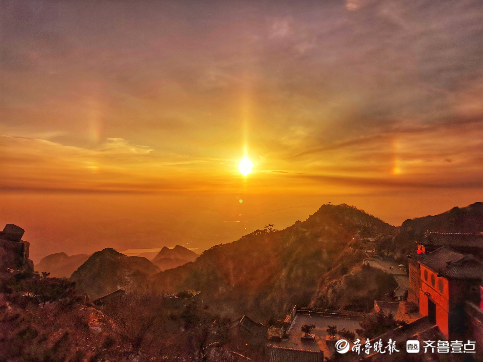 壹图集丨泰山之巅2月17日现组合冰晕奇观光芒万丈耀眼夺目